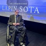 Viimeiset sotilaamme palasivat muistoissaan Lapin sotaan – yli satavuotiaat veteraanit liikuttuivat elokuvan äärellä